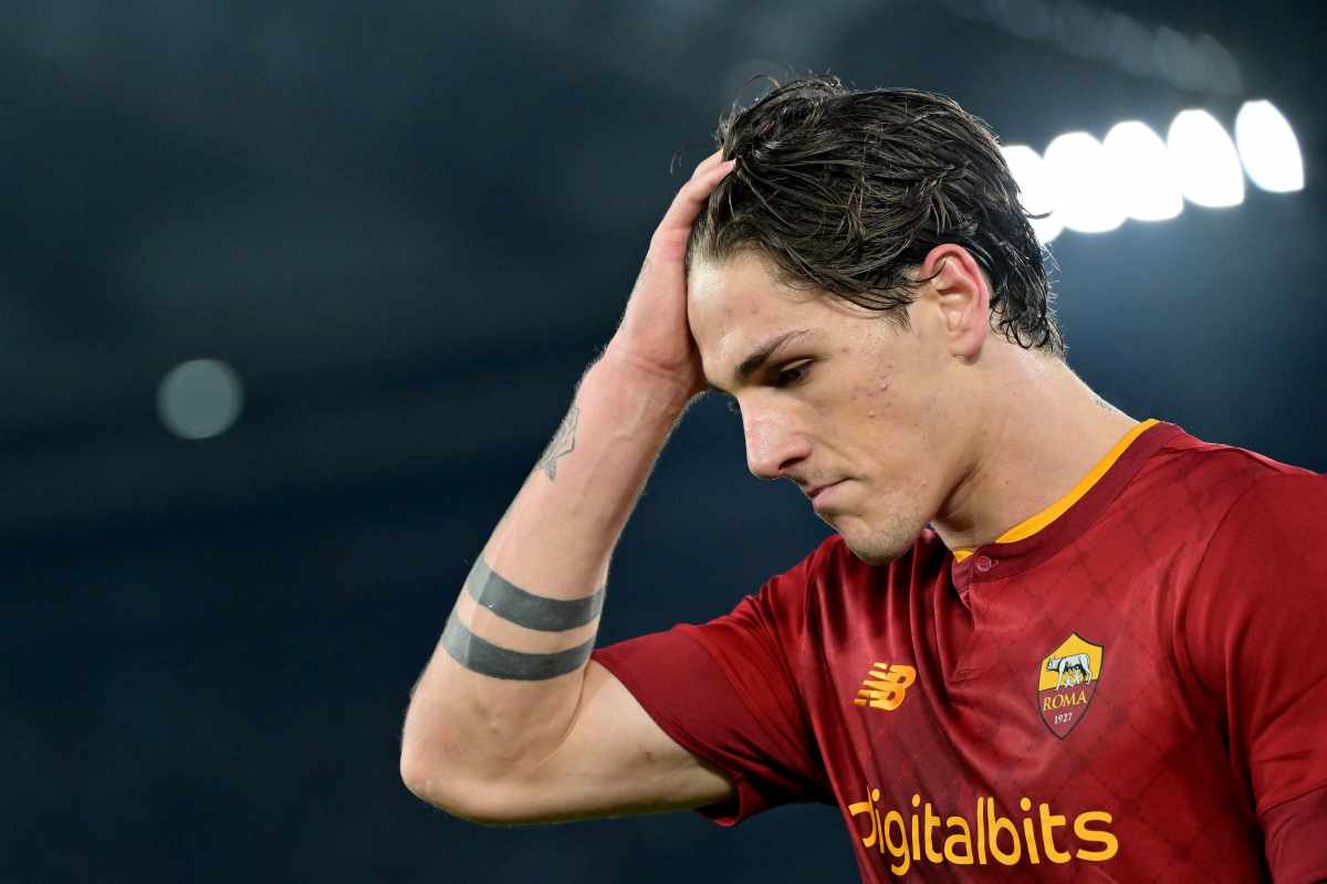 Zaniolo con la mano in testa Roma