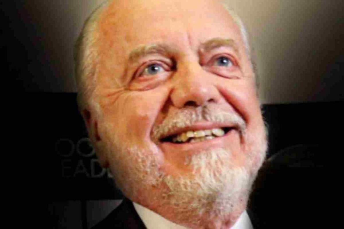 Napoli, De Laurentiis sorride