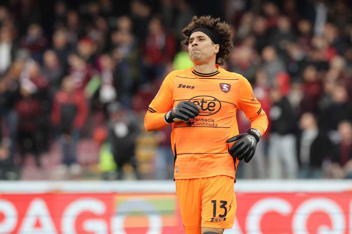 Ochoa in campo con la maglia della Salernitana