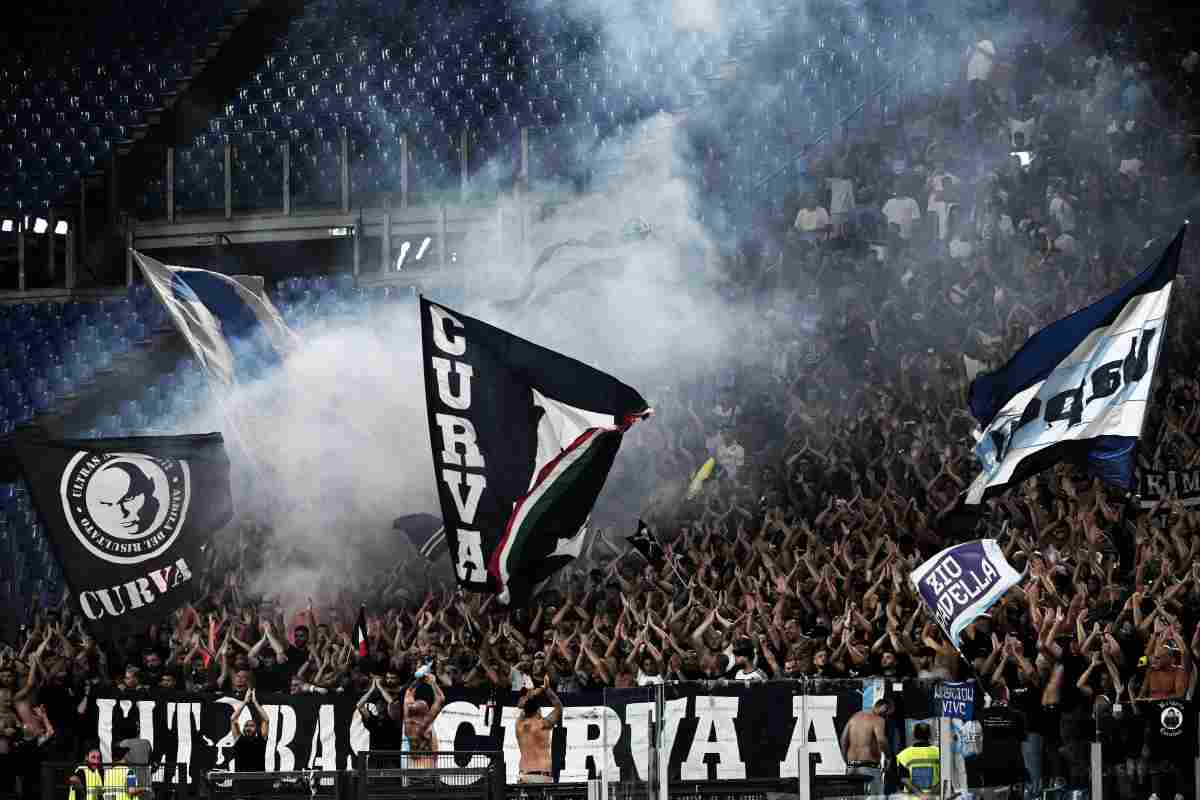 Napoli, tifosi sugli spalti