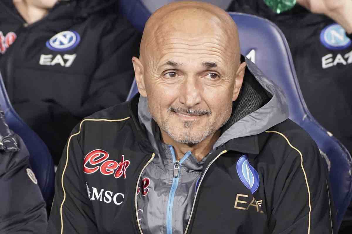 Spalletti sorridente in panchina