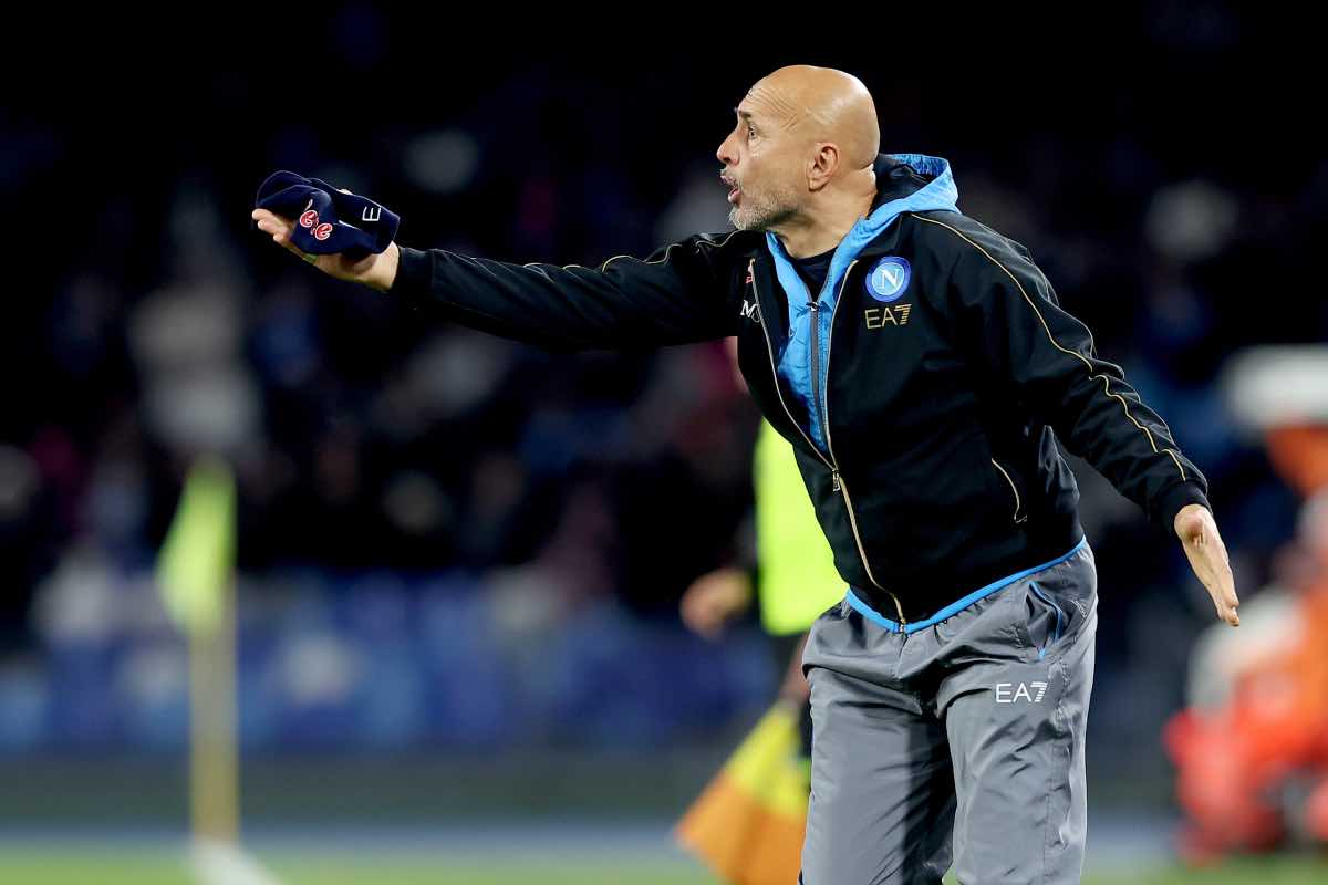 Spalletti dà indicazioni da bordo campo