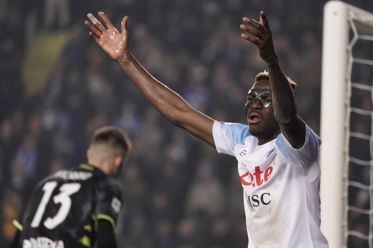 Osimhen reclama durante Empoli-Napoli