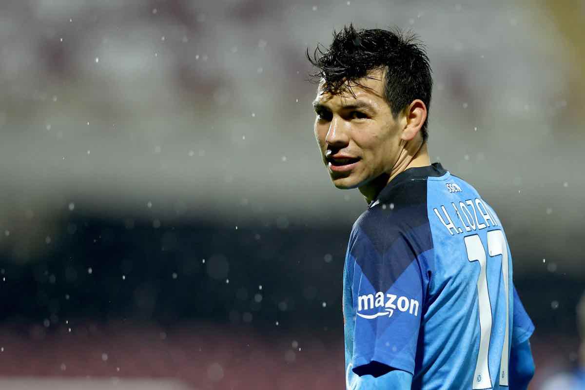 Lozano in campo col Napoli