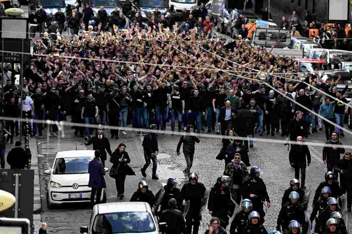 Napoli Eintracht tifosi