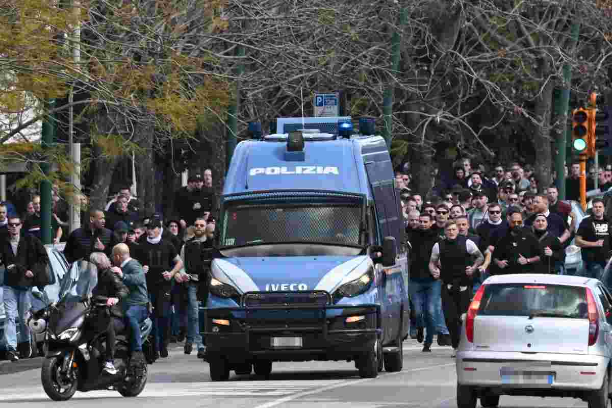 napoli eintracht polizia