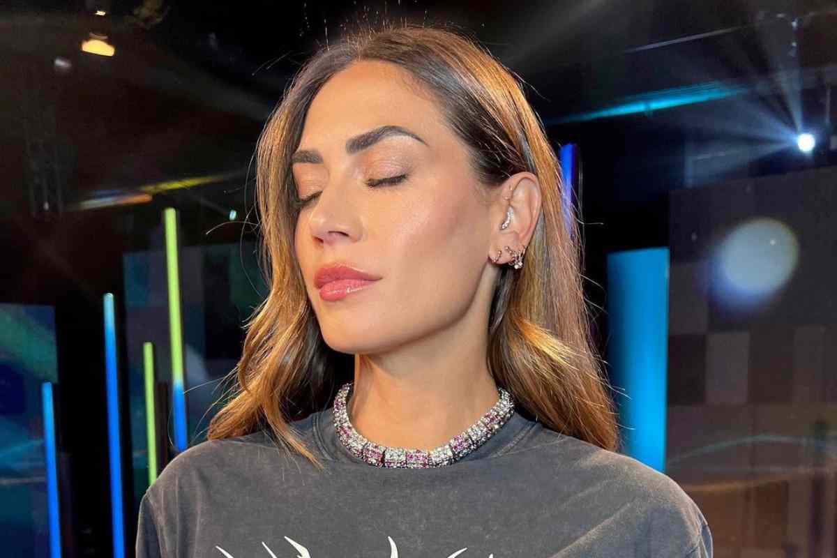 Melissa Satta più bella che mai negli studi di Sky