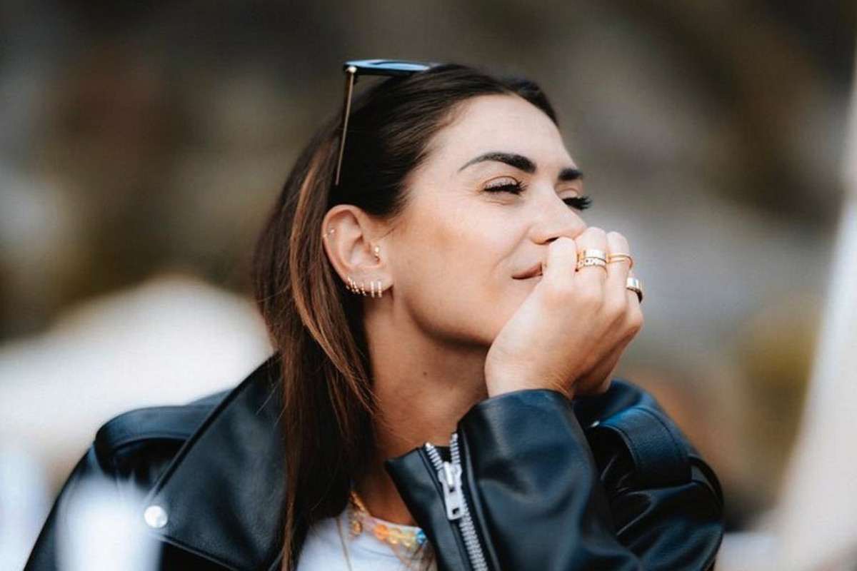 Melissa Satta, la giacca aperta fa sognare i fans