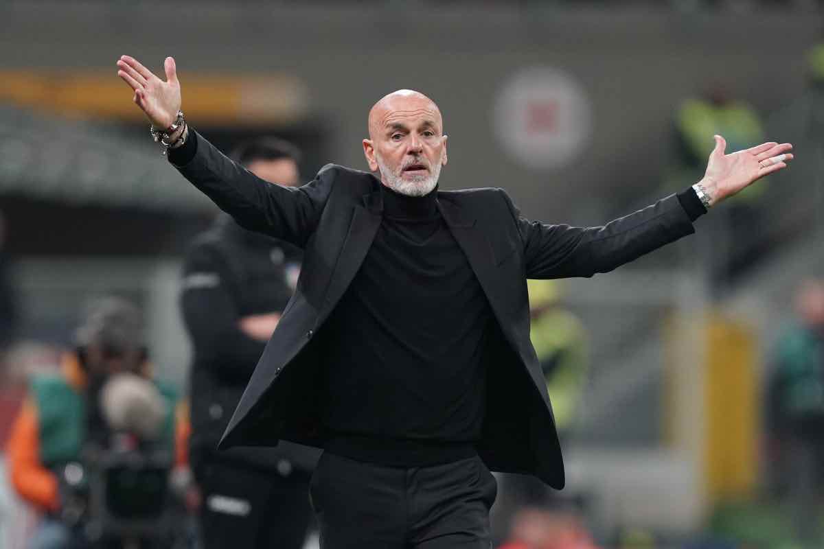 Stefano Pioli allarga le braccia