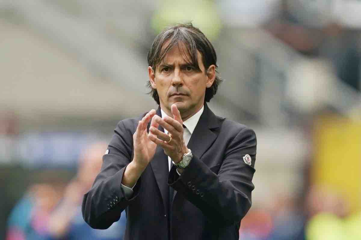 Simone Inzaghi applaude i suoi giocatori