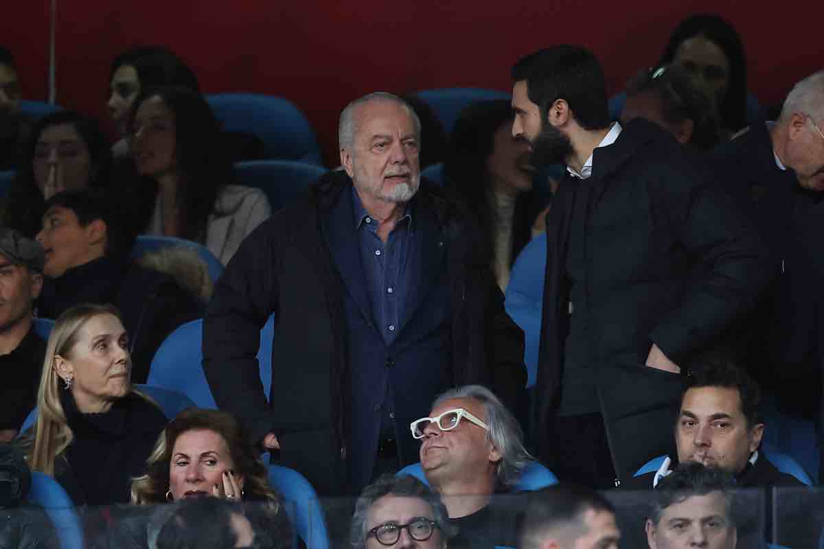 Aurelio De Laurentiis parla in tribuna