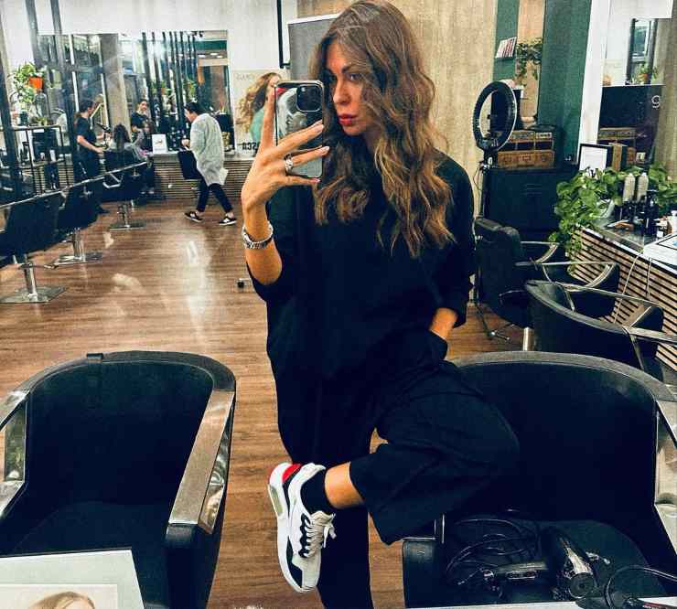Jolanda De Rienzo selfie parrucchiere nuovo taglio