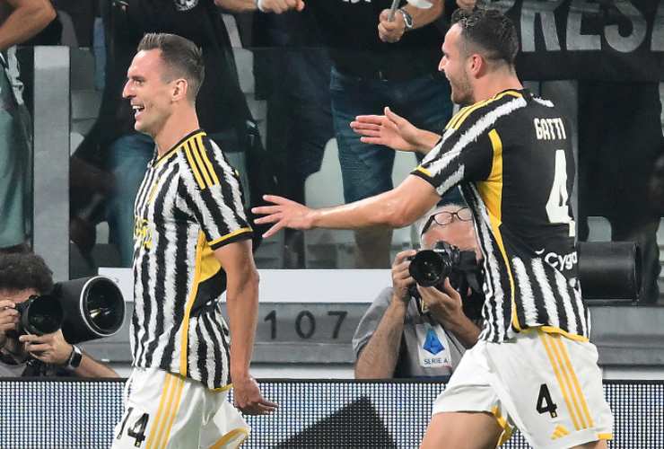 Milik saluta la Juve ma resta in Serie A