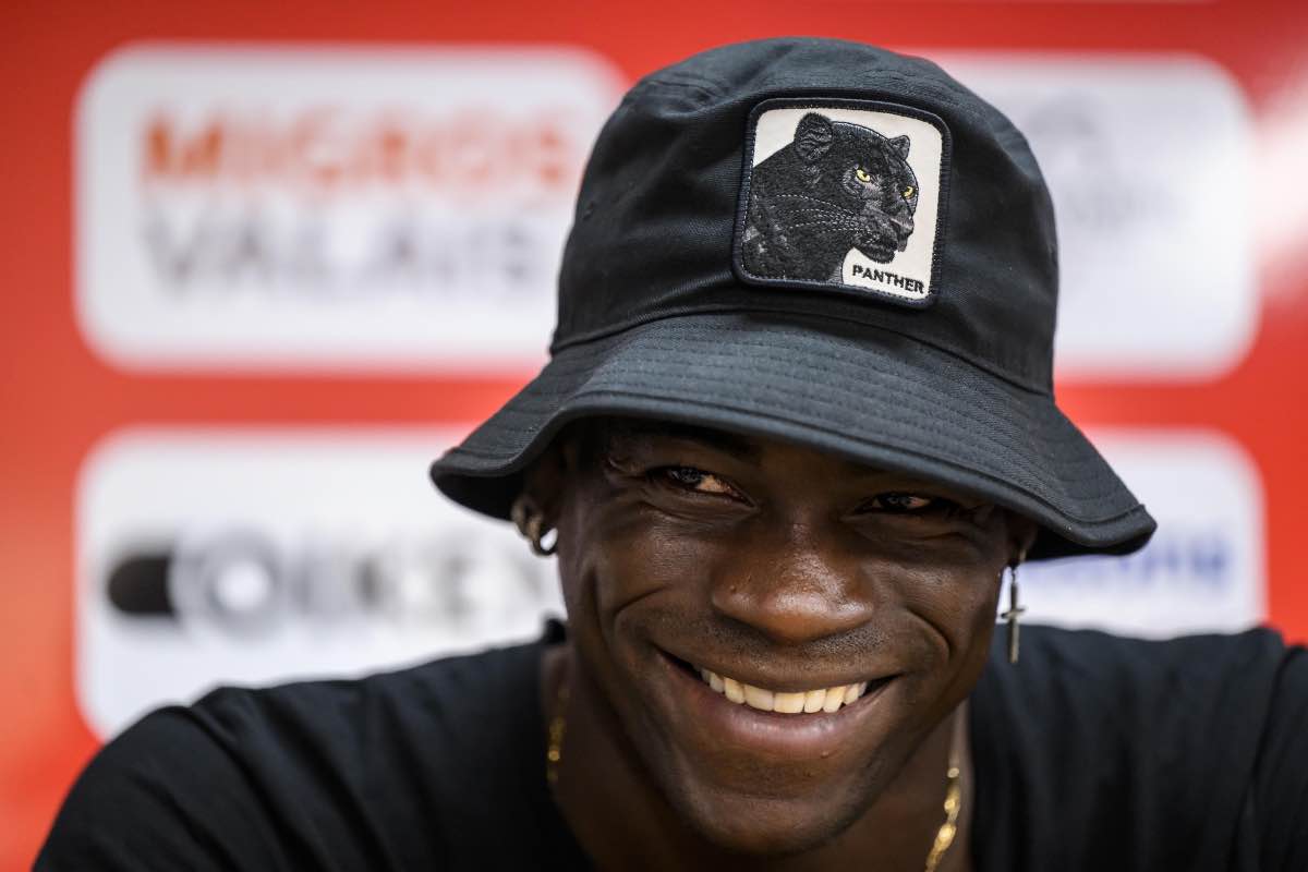 Balotelli si propone al Napoli: "Prendi me a gennaio al posto di Osimhen".