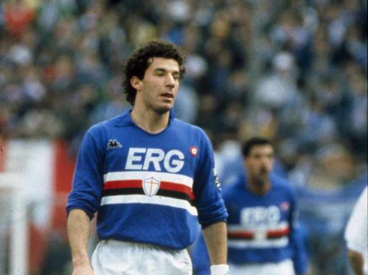 Vialli, 141 maglie Sampdoria in vendita per beneficenza