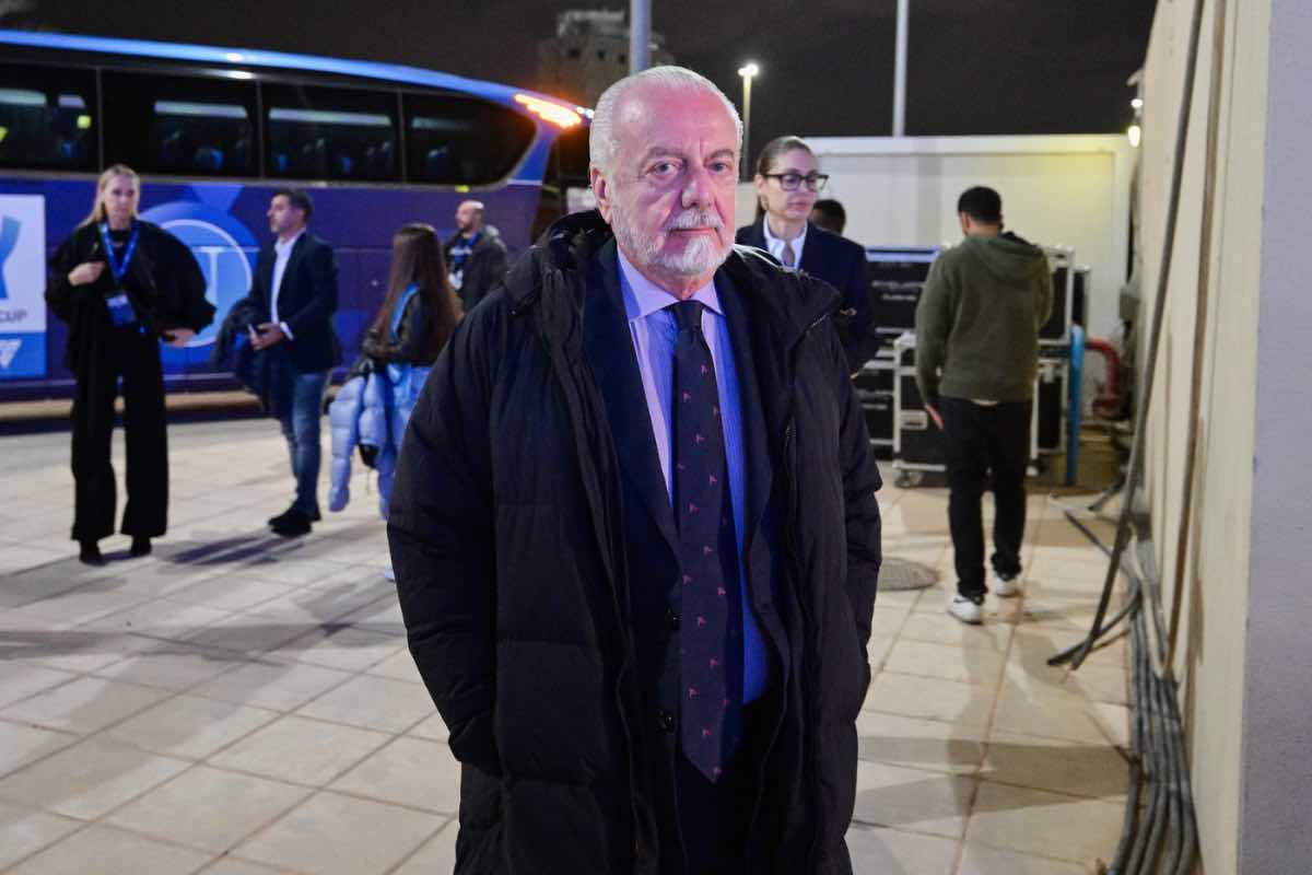 De Laurentiis, striscione arriva a Roma