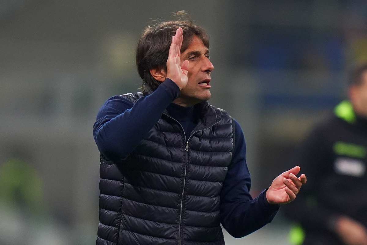 Antonio Conte si lamenta dopo Inter-Napoli