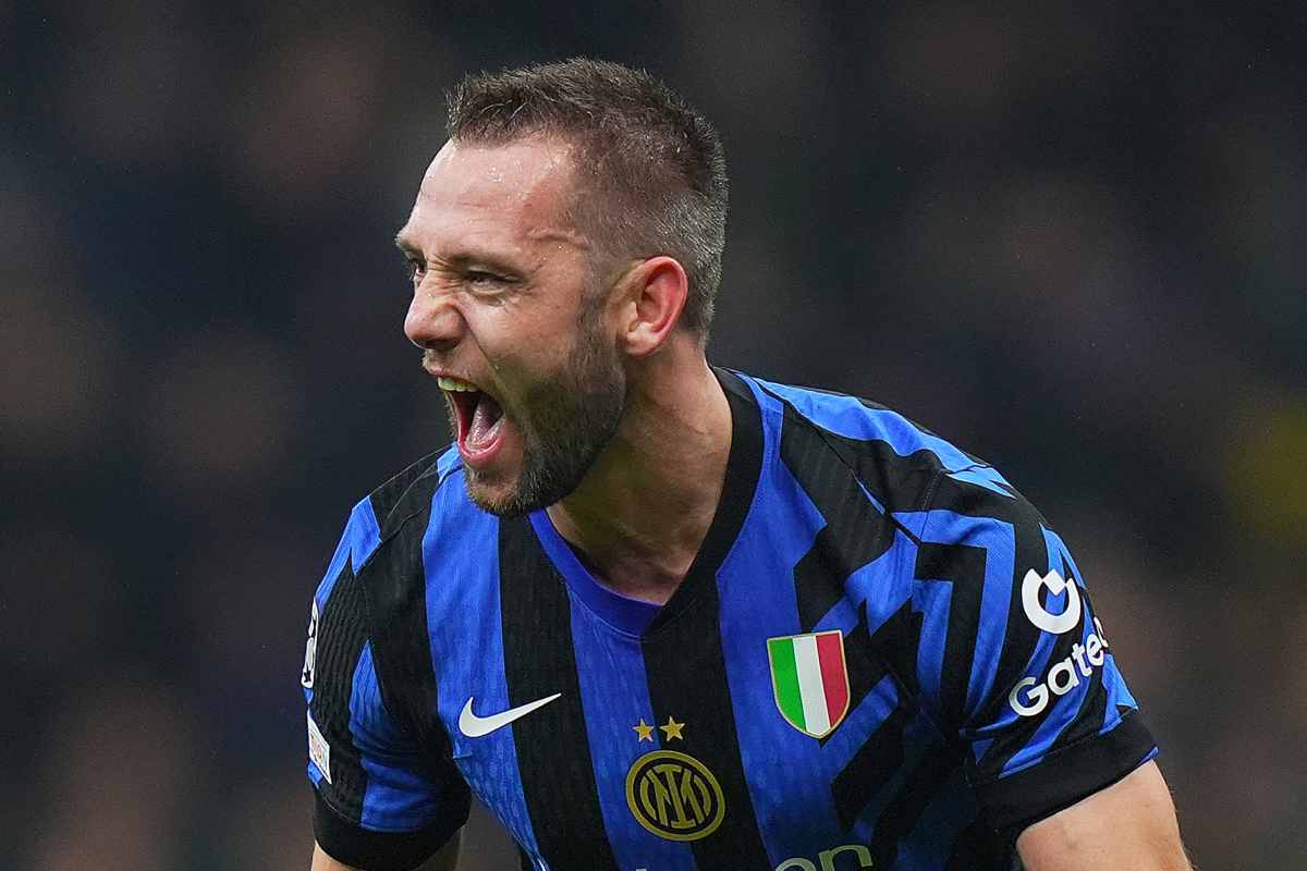 de Vrij potrebbe essere il rinforzo in difesa per Conte