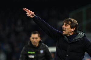 Antonio Conte dà indicazioni