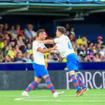 Gavi esulta con Ferran Torres