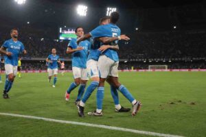 Juan Jesus esulta dopo un gol
