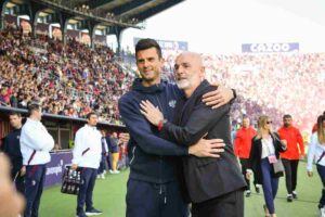 Motta e Pioli si salutano prima della partita