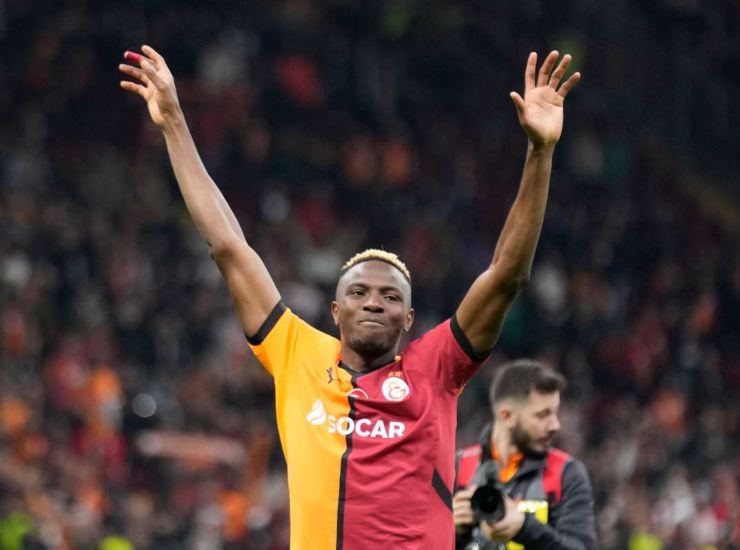 Osimhen esulta dopo un gol