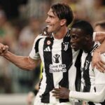 Vlahovic esulta con Weah