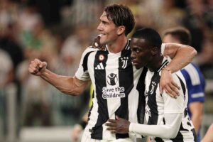 Vlahovic esulta con Weah