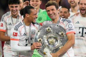 Sane festeggia con Mueller